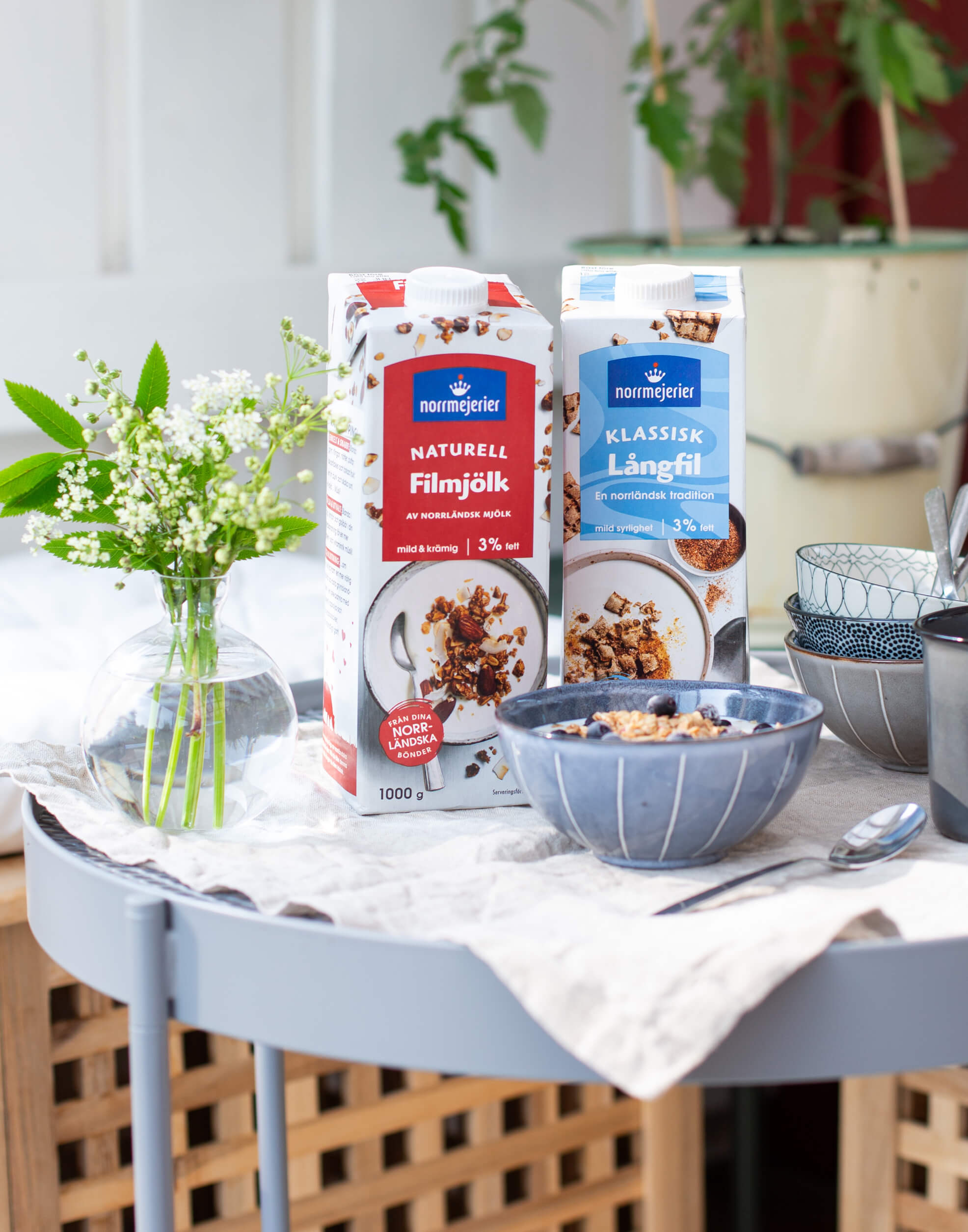 HärjedalsKök, blått kök med köksö och pallar